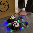 ⏳Begränsad tid – 50% rabatt⏰Söta LED-tofflor med ankdesign – lyser i mörkret, mjuka & lätta 👣💡