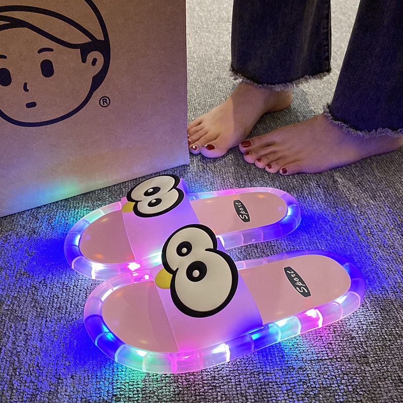 ⏳Begränsad tid – 50% rabatt⏰Söta LED-tofflor med ankdesign – lyser i mörkret, mjuka & lätta 👣💡