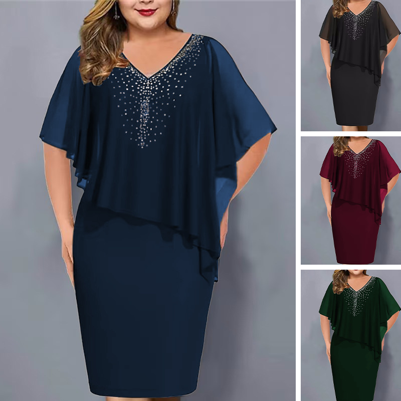 👗✨ Figurnära midiklänning med strass och cape