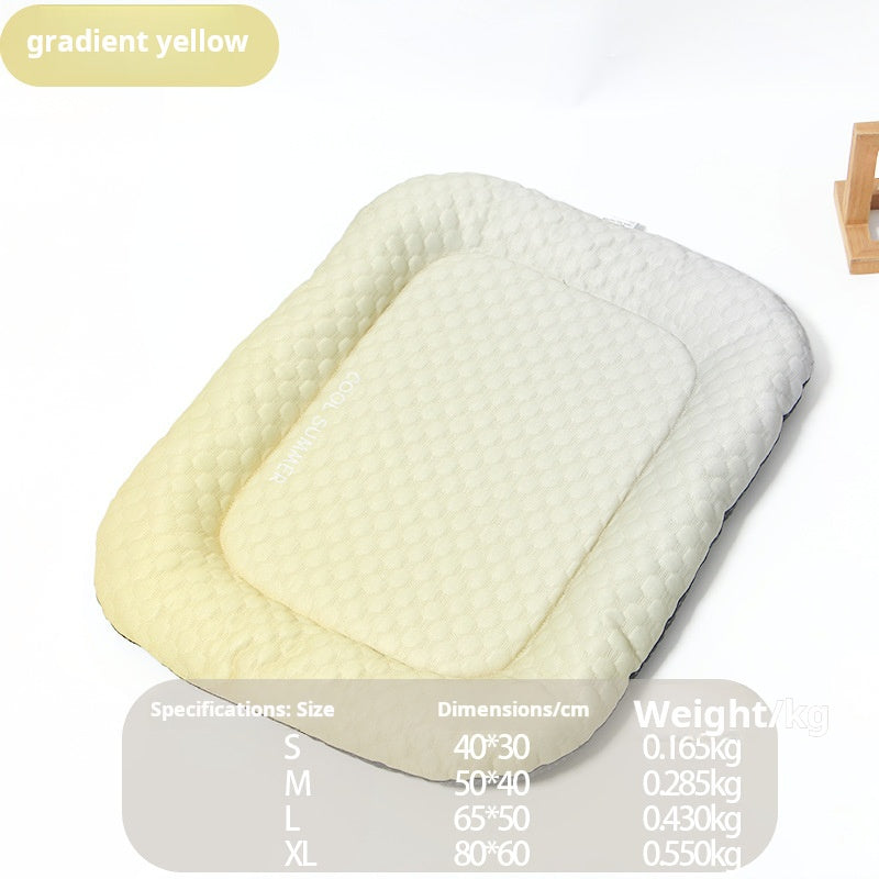 🐶🧊 50 % RABATT! Sluta se ditt flämtande husdjur ligga på det heta golvet! Det här är ingen vanlig matta, utan en personlig luftkonditionering för pälsen. Sidenet absorberar värmen och förblir iskallt i timmar!