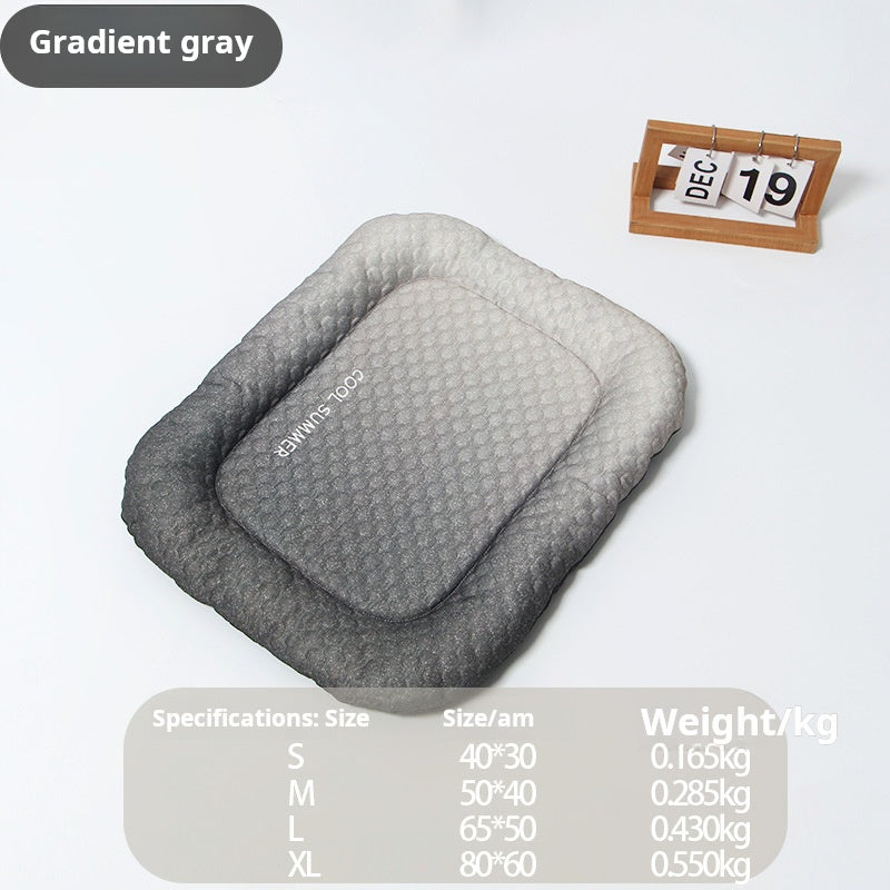 🐶🧊 50 % RABATT! Sluta se ditt flämtande husdjur ligga på det heta golvet! Det här är ingen vanlig matta, utan en personlig luftkonditionering för pälsen. Sidenet absorberar värmen och förblir iskallt i timmar!