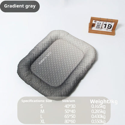 🐶🧊 50 % RABATT! Sluta se ditt flämtande husdjur ligga på det heta golvet! Det här är ingen vanlig matta, utan en personlig luftkonditionering för pälsen. Sidenet absorberar värmen och förblir iskallt i timmar!