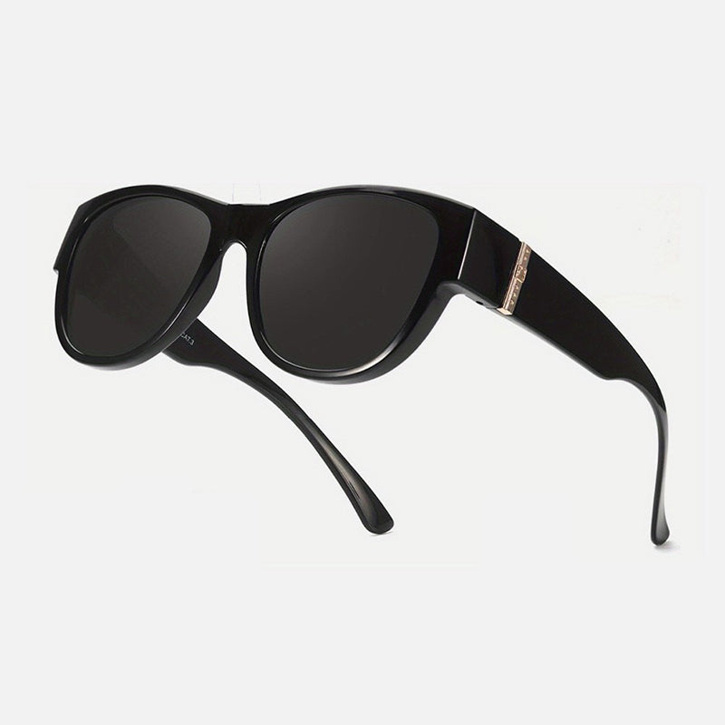 👓✨ Solglasögon med stor båge för damer – skyddar effektivt mot UV-strålning och bländning ✅ Kan bäras över vanliga glasögon ☀️ Snyggt solskydd som ger maximal komfort i solen ✨