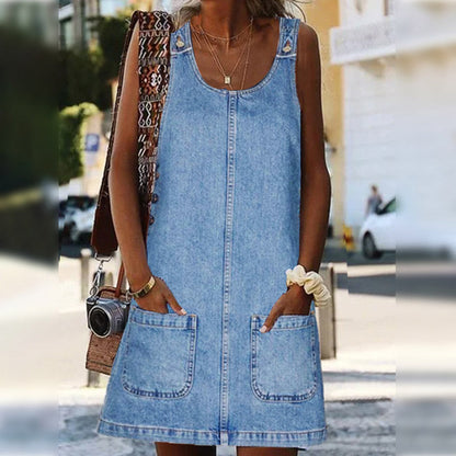 50 % RABATT 👗👖 Avslappnad denimklänning med hängslen och fickor