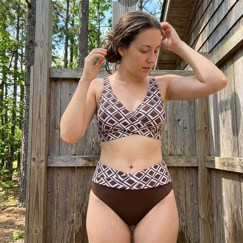 👙 50% RABATT NU! Tvådelad bikini med hög midja för kvinnor – stilrent geometriskt mönster, V-ringad & magkontroll – perfekt för strand, pool och semester 🌊✨