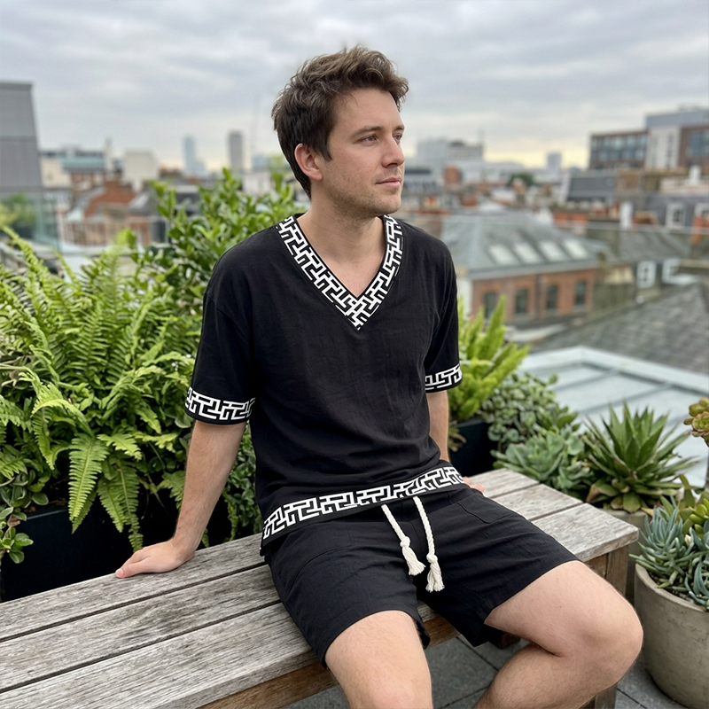 👕🩳 Avslappnat set med geometriska detaljer och fickor