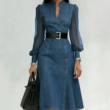 👗Midi-klänning i denim med smal passform och ståkrage – elegant och chic till vardags✨