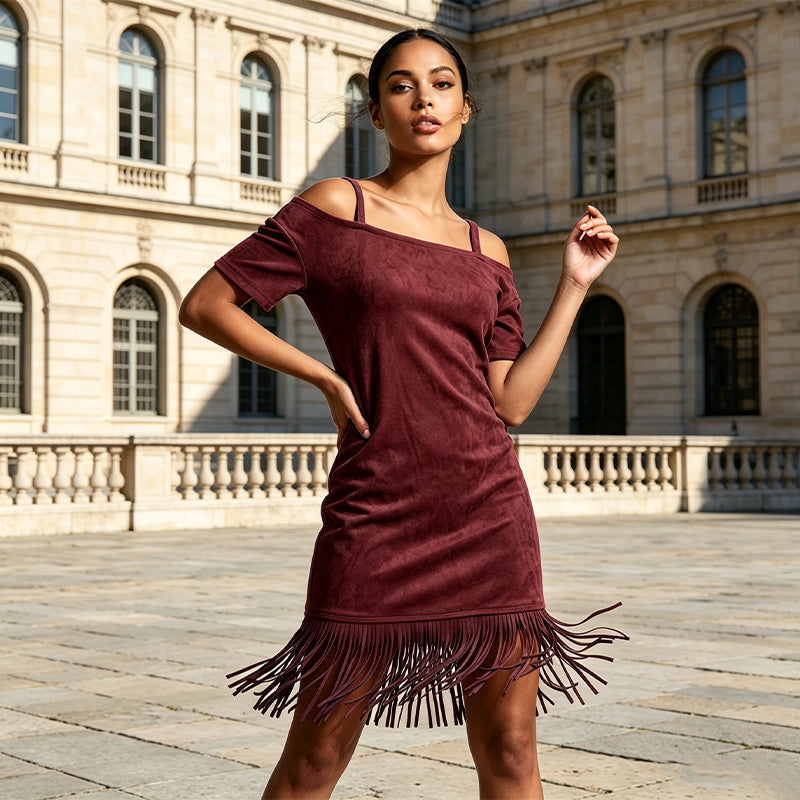 👗🌸 Romantisk off-shoulder-klänning med flödande fransar